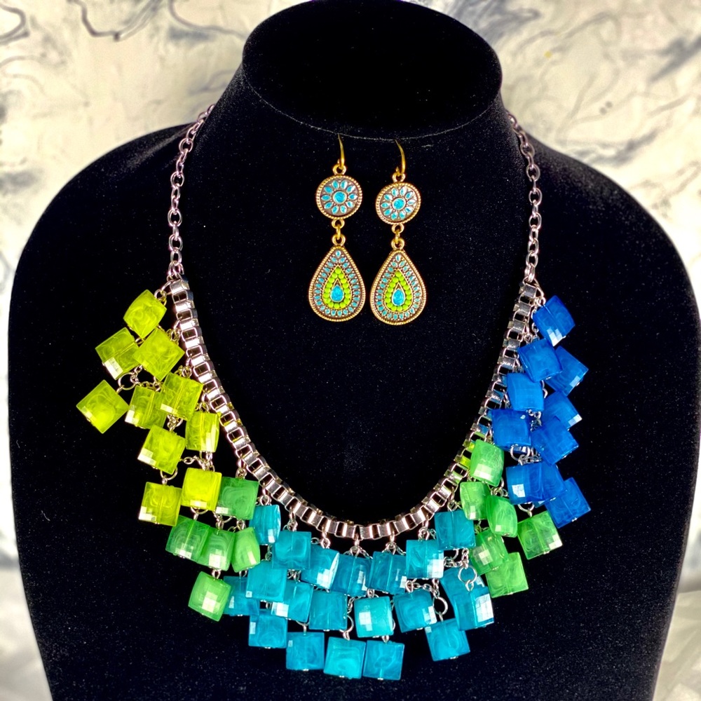 NECKLACE & EARRINGS - Picture 4 of 7